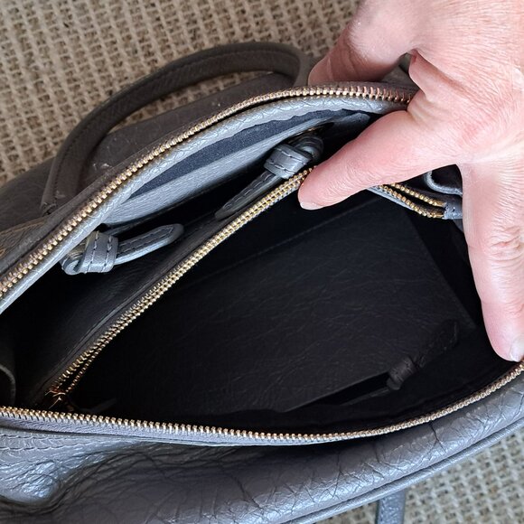 Gorgeous BALENCIAGA Crossbody bag in gray - Picture 5 of 9